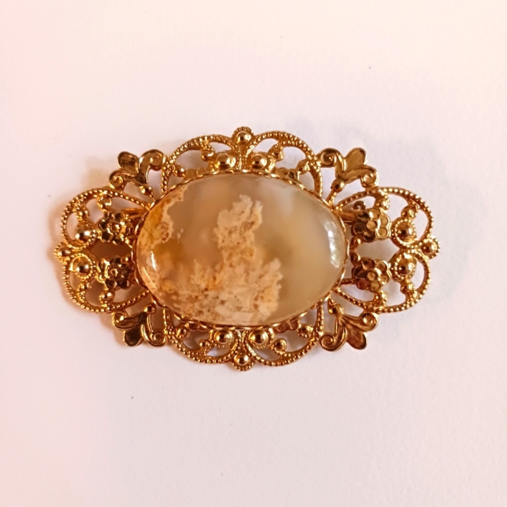 Vintage Agate and Gold Color Brooch